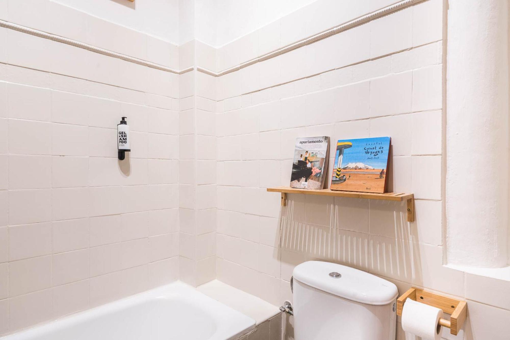 Spacious & Sunny Apt With Terrace In The City Center Barcelona Buitenkant foto