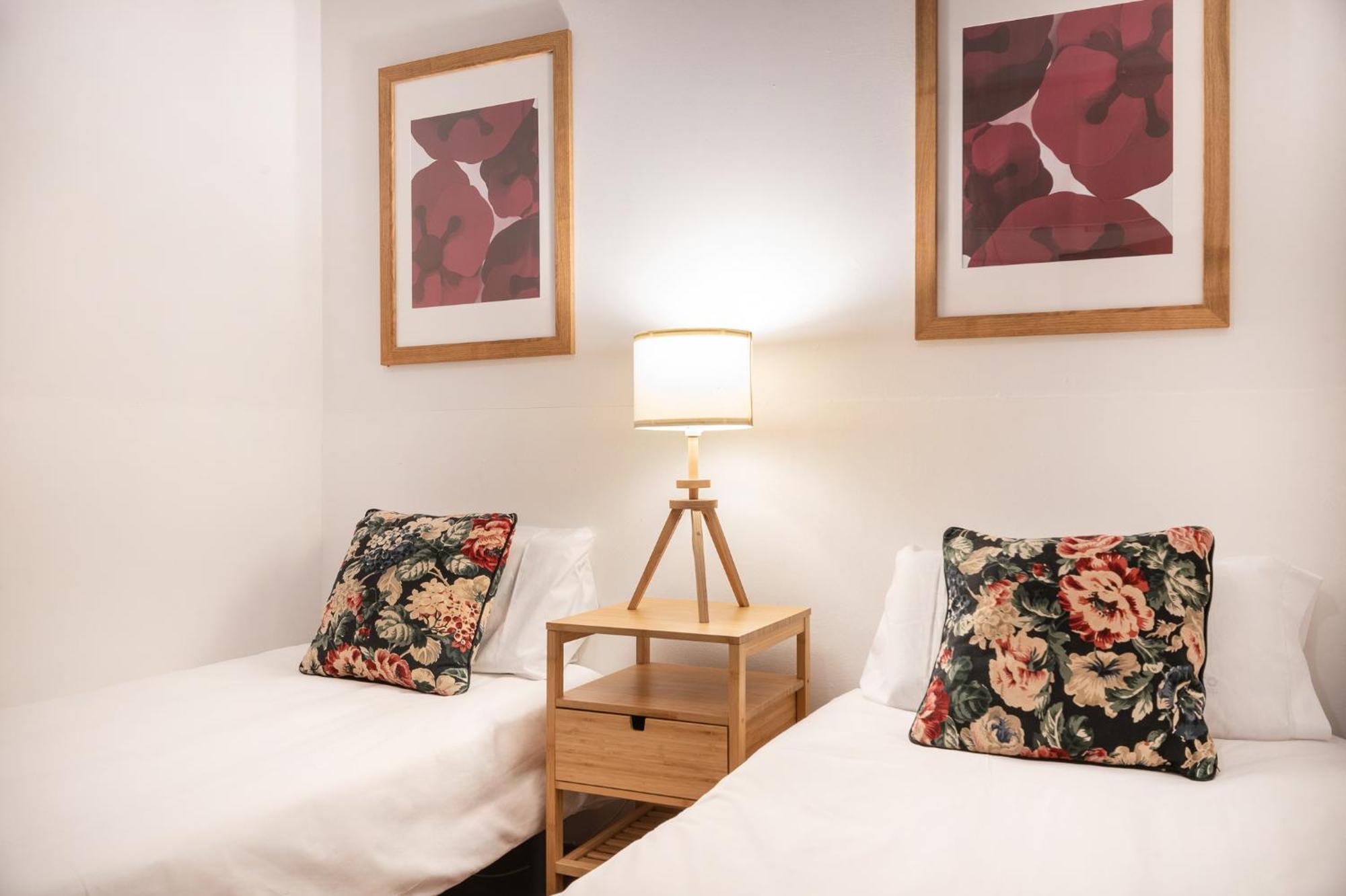 Spacious & Sunny Apt With Terrace In The City Center Barcelona Buitenkant foto