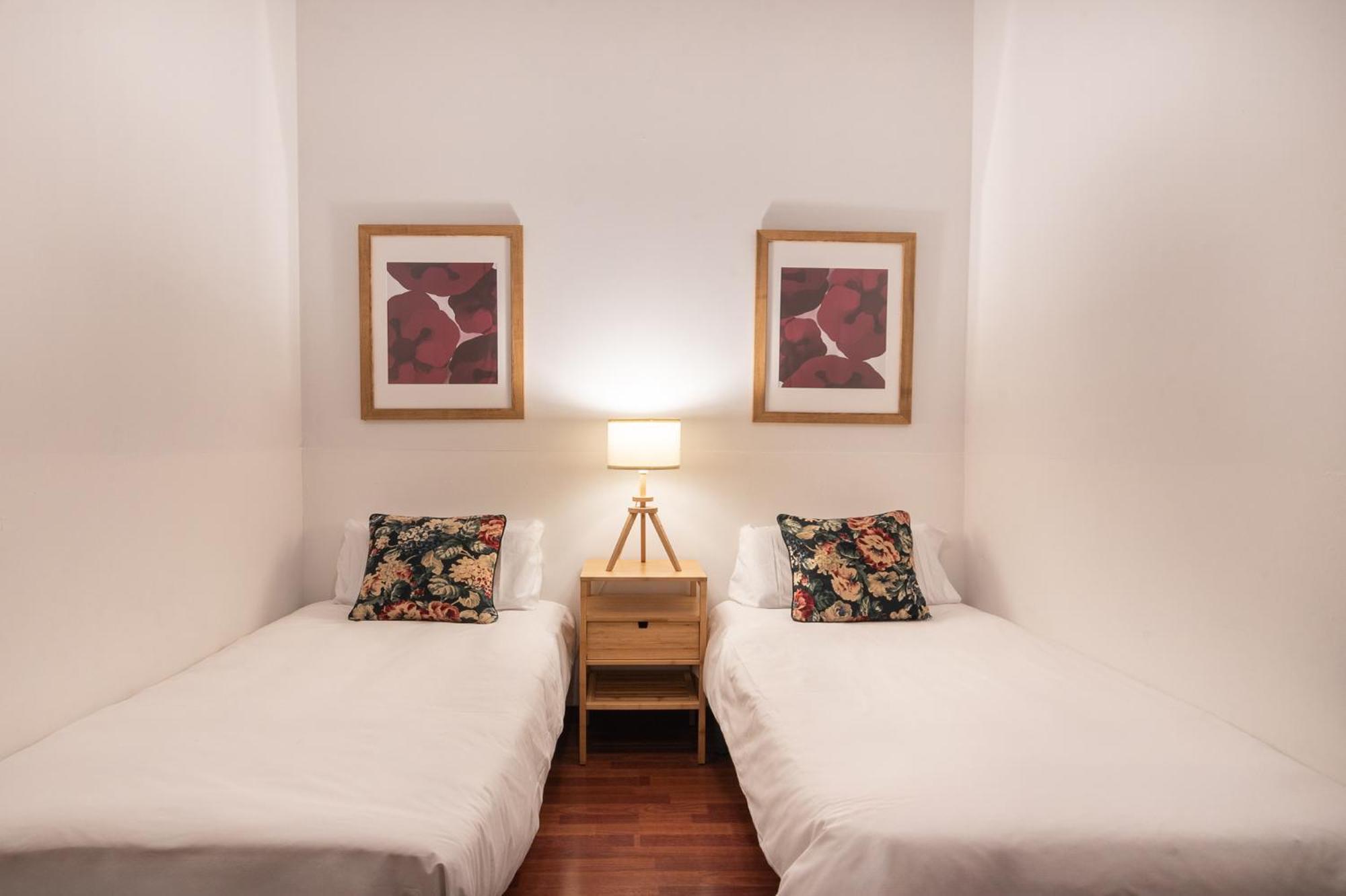 Spacious & Sunny Apt With Terrace In The City Center Barcelona Buitenkant foto